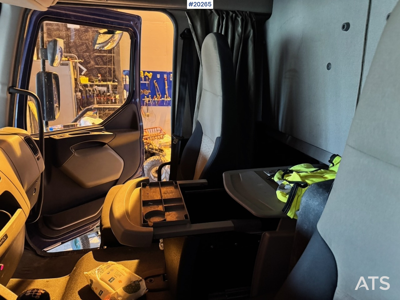 شاحنة صندوقية Renault midlum 220.08: صورة 27