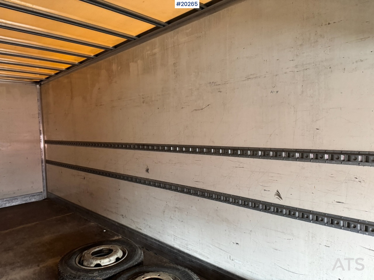 شاحنة صندوقية Renault midlum 220.08: صورة 17