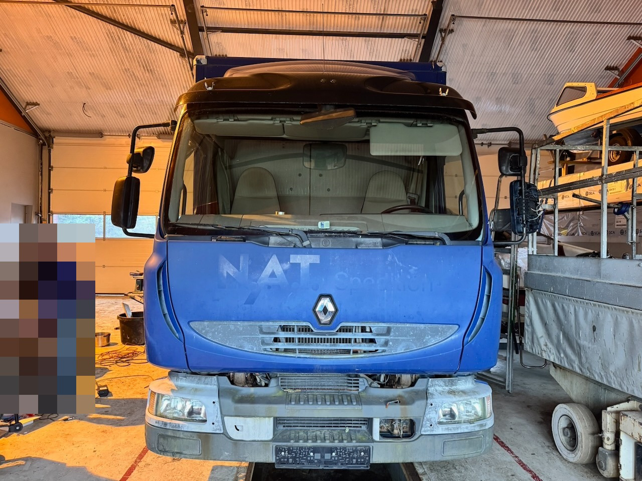شاحنة صندوقية Renault midlum 220.08: صورة 6