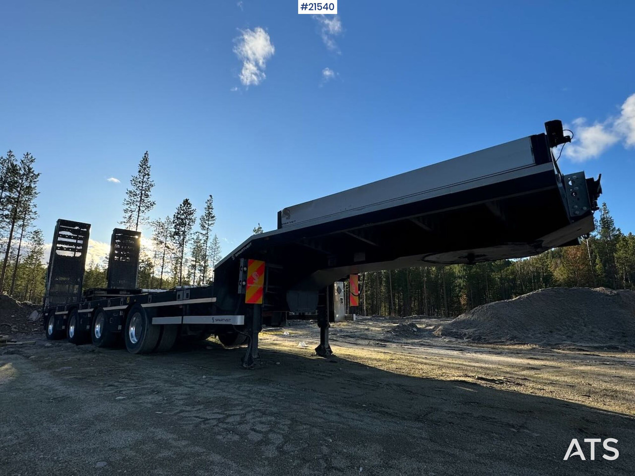 Rojo 2021 Rojo Maskinsemi m/ hydrauliske kjørebruer - نصف مقطورة بلودر منخفض: صورة 1 Rojo 2021 Rojo Maskinsemi m/ hydrauliske kjørebruer - نصف مقطورة بلودر منخفض: صورة 1