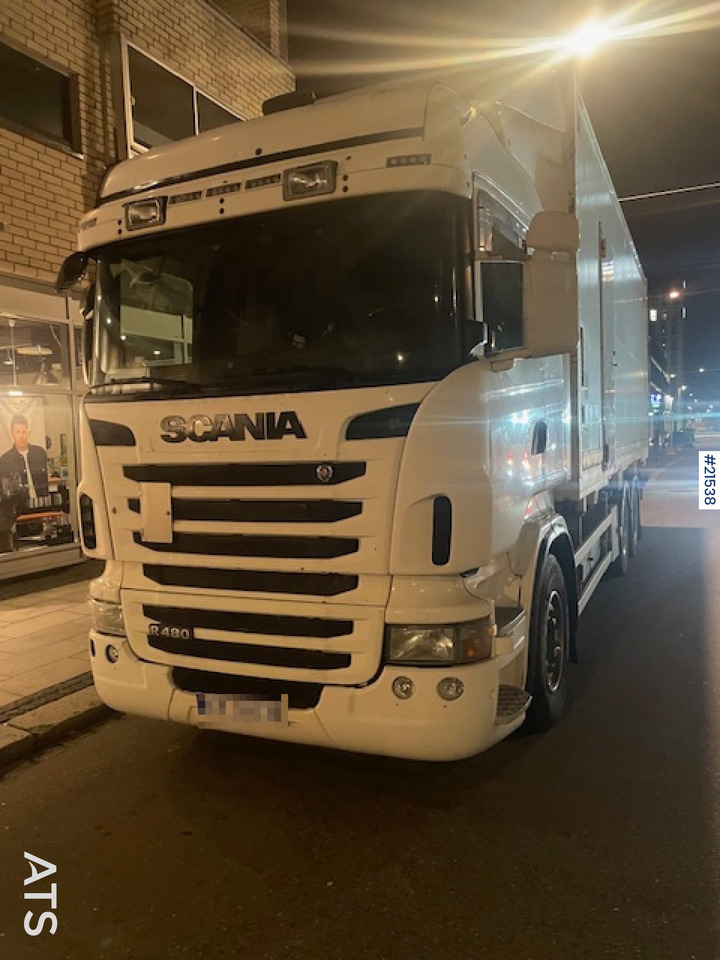 Scania R480 Skapbil m/ 2t lift - شاحنة صندوقية: صورة 3 Scania R480 Skapbil m/ 2t lift - شاحنة صندوقية: صورة 3
