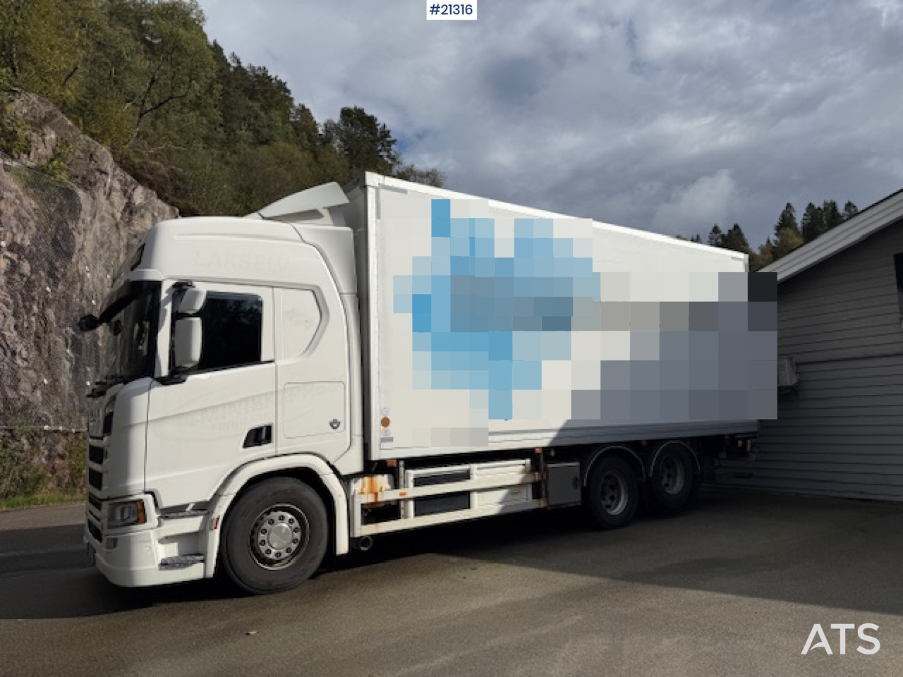 Scania R520 - شاحنة صندوقية: صورة 1 Scania R520 - شاحنة صندوقية: صورة 1