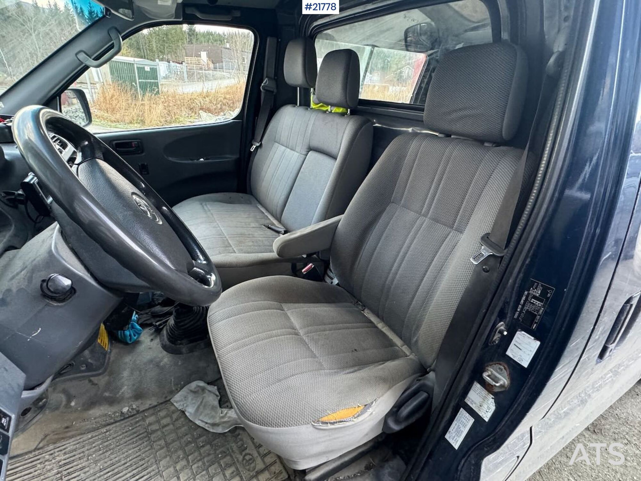 فان Toyota HIACE: صورة 19