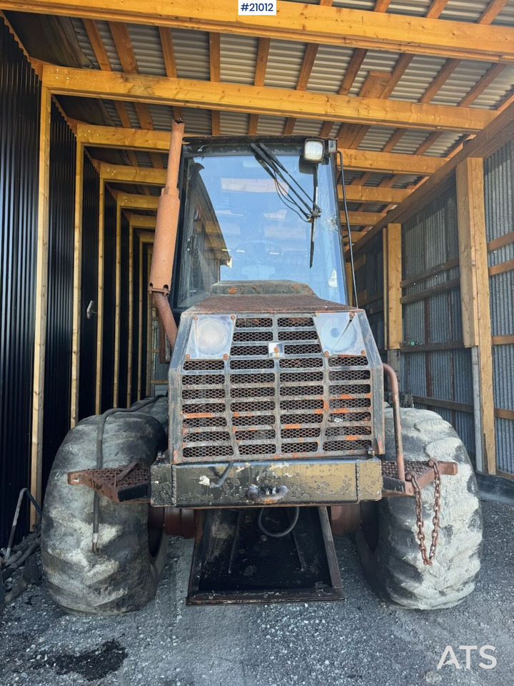 Valmet 840 - جرار شحن جذوع أشجار الغابات: صورة 1 Valmet 840 - جرار شحن جذوع أشجار الغابات: صورة 1