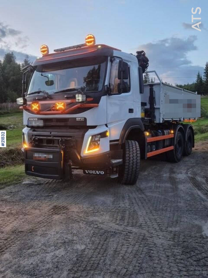 Volvo 2019 Volvo FMX 6x6 brøyterigget tippbil m/ 9,5 t/m kran, 2 sett dekk og lettkasse - شاحنة قلاب: صورة 1 Volvo 2019 Volvo FMX 6x6 brøyterigget tippbil m/ 9,5 t/m kran, 2 sett dekk og lettkasse - شاحنة قلاب: صورة 1