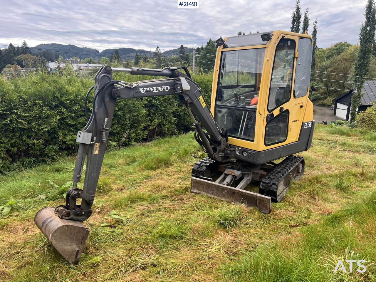 Volvo EC15B - حفار صغير: صورة 1 Volvo EC15B - حفار صغير: صورة 1