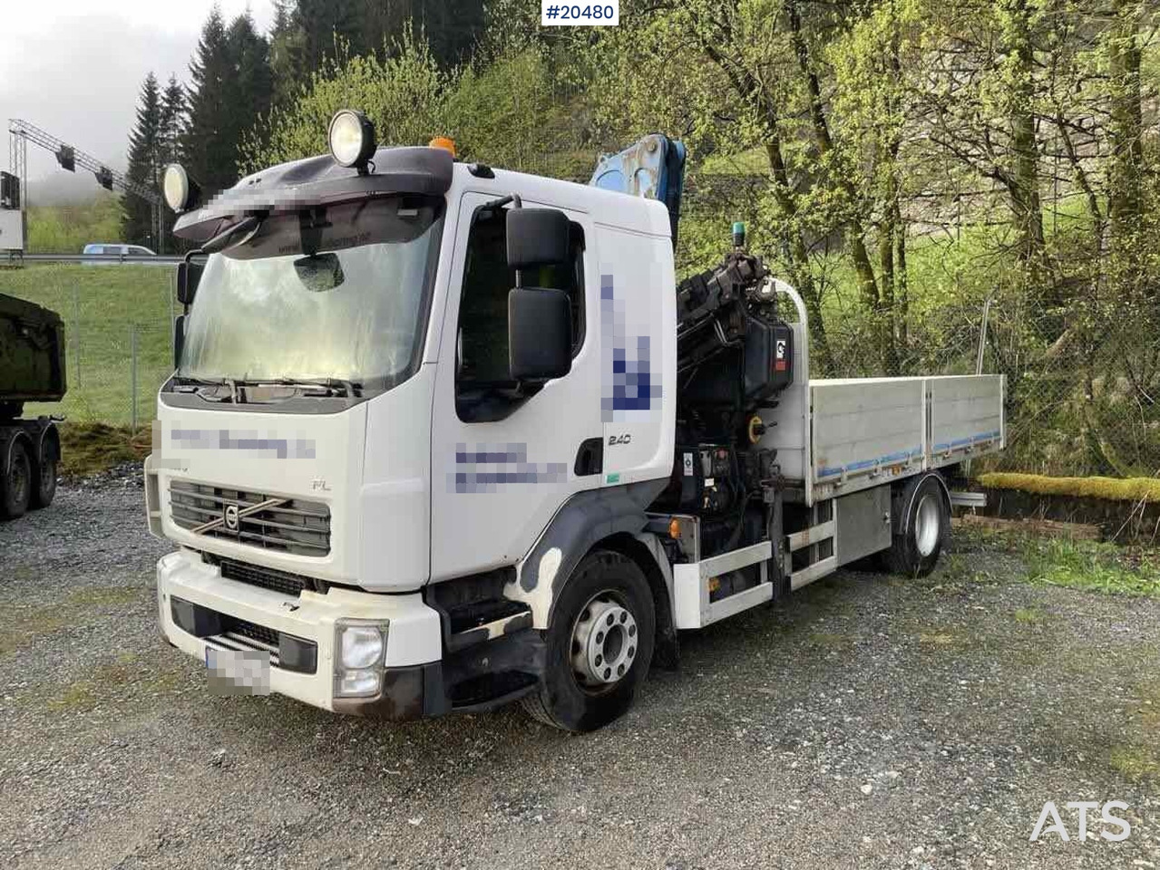 Volvo FL240 - شاحنة كرين, شاحنات مسطحة: صورة 1 Volvo FL240 - شاحنة كرين, شاحنات مسطحة: صورة 1