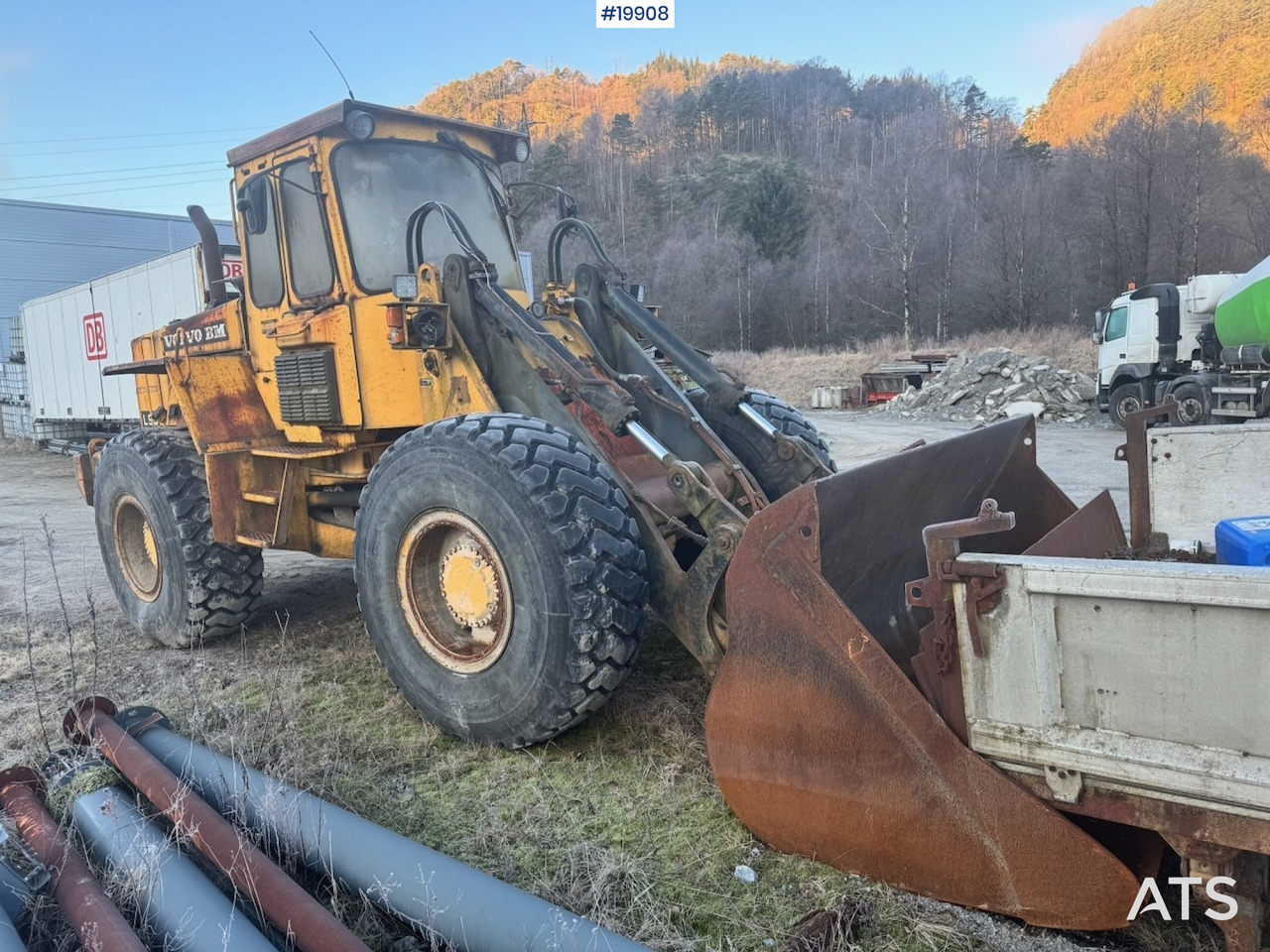 اللودر بعجل Volvo L90: صورة 8