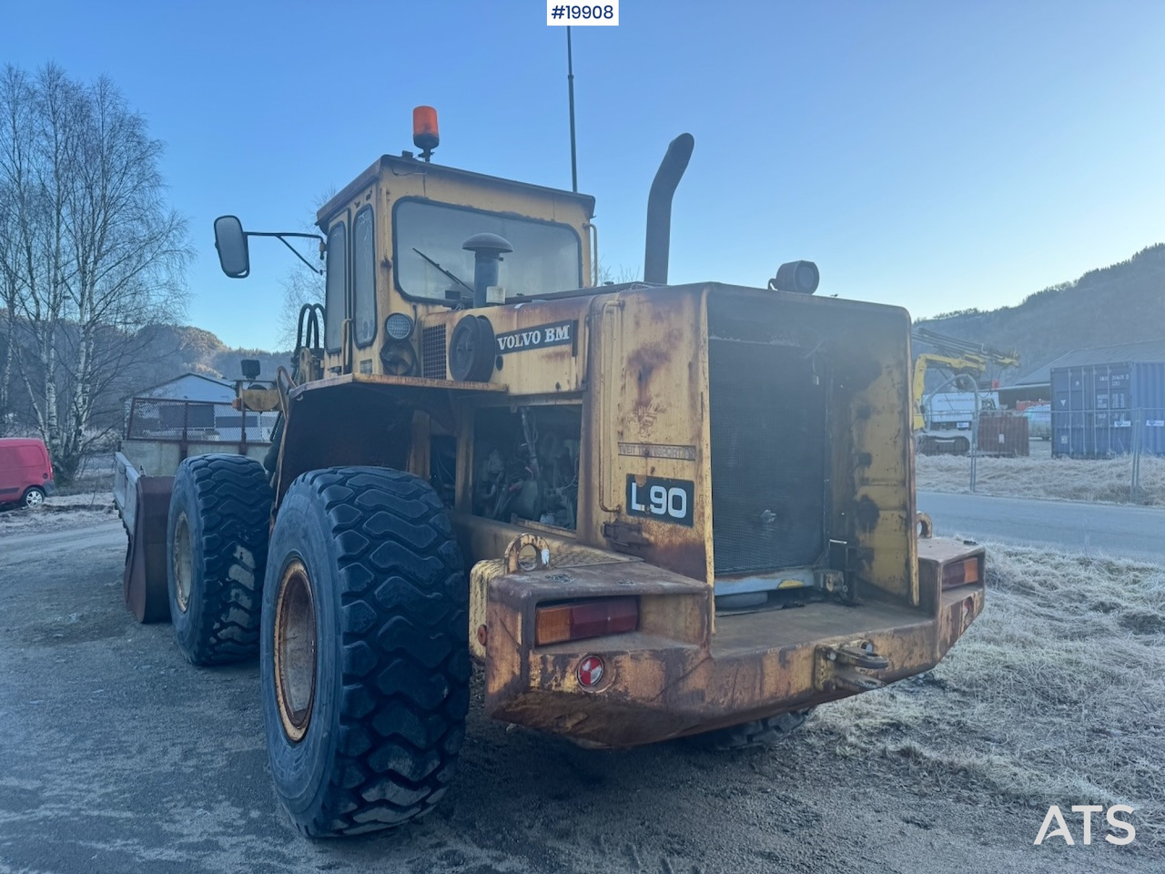 اللودر بعجل Volvo L90: صورة 6