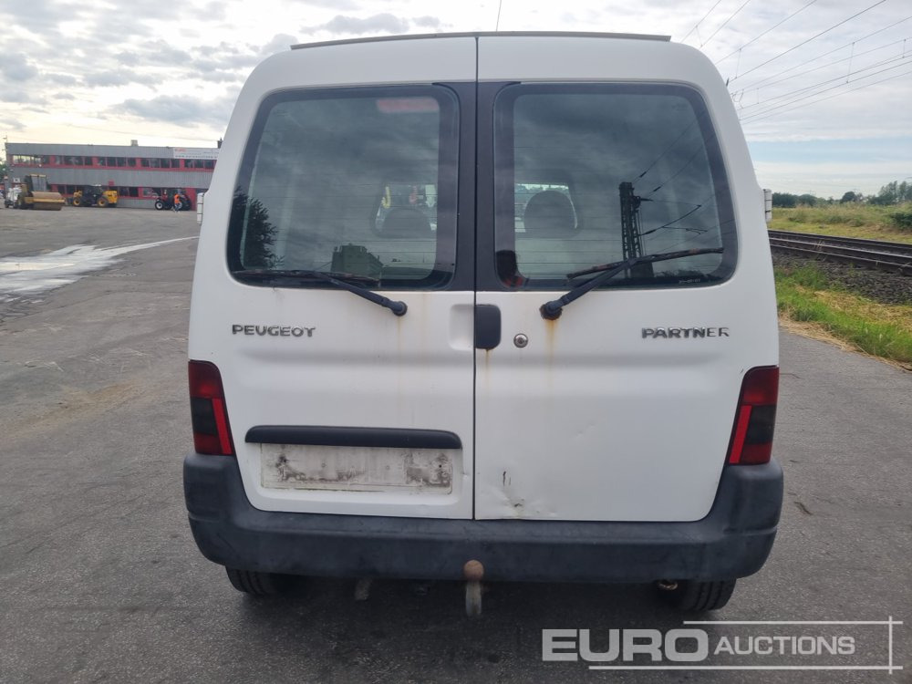 2004 Peugeot Partner - شاحنة توصيل مغلقة: صورة 4 2004 Peugeot Partner - شاحنة توصيل مغلقة: صورة 4