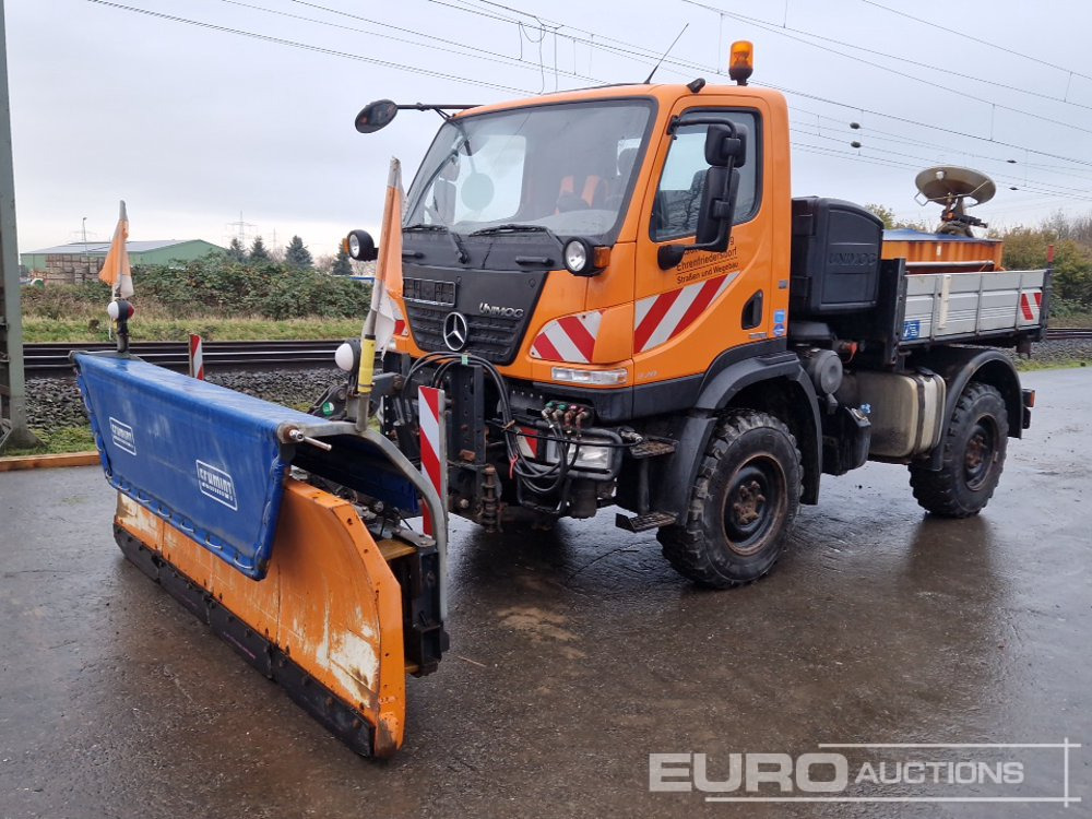 2009 Mercedes Benz U20 - عربة جميع التضاريس/ رباعية العجلات: صورة 1 2009 Mercedes Benz U20 - عربة جميع التضاريس/ رباعية العجلات: صورة 1