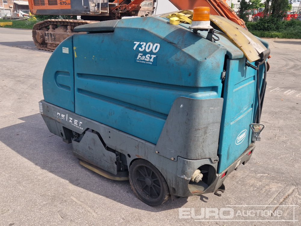 7300 Ride On Scrubning Machine - ماكينة فرك وتجفيف: صورة 3 7300 Ride On Scrubning Machine - ماكينة فرك وتجفيف: صورة 3