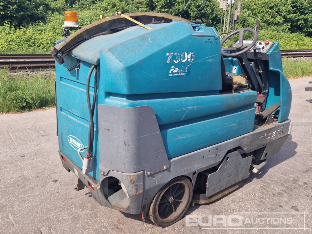 7300 Ride On Scrubning Machine - ماكينة فرك وتجفيف: صورة 4 7300 Ride On Scrubning Machine - ماكينة فرك وتجفيف: صورة 4
