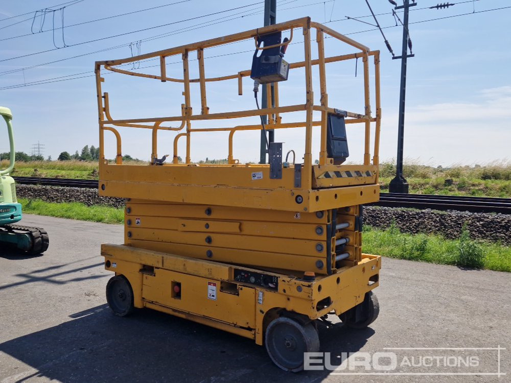 Haulotte Compact 12 - منصة جومحمولةية: صورة 2 Haulotte Compact 12 - منصة جومحمولةية: صورة 2
