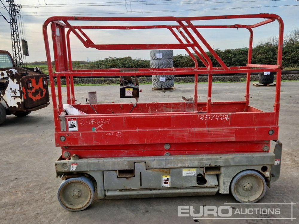 Haulotte Compact 8 - مرفاع مقصي: صورة 2 Haulotte Compact 8 - مرفاع مقصي: صورة 2