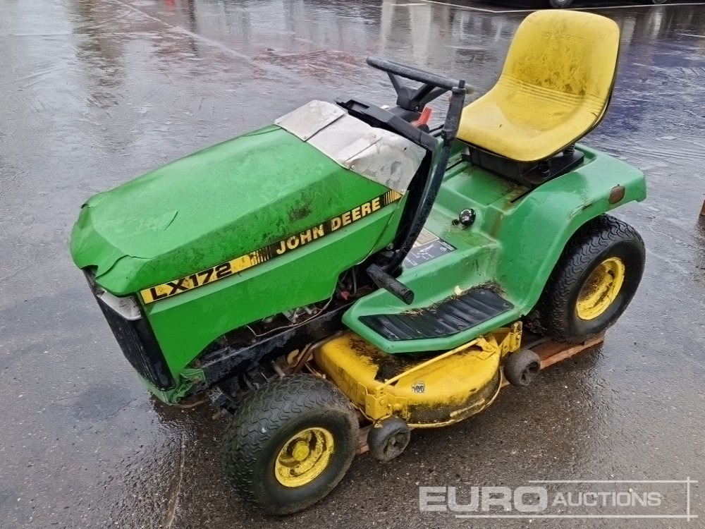 John Deere LX172 - جزازة عشب الحدائق: صورة 1 John Deere LX172 - جزازة عشب الحدائق: صورة 1