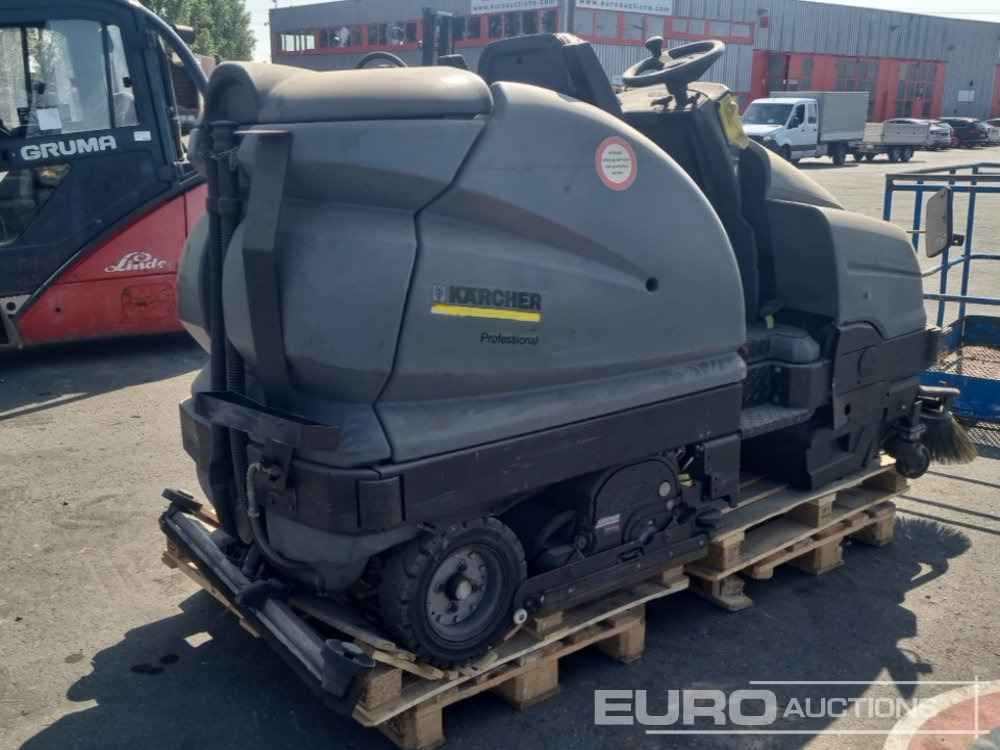 Kärcher R100 Ride on Swerper - كناسة المناطق الصناعية: صورة 4 Kärcher R100 Ride on Swerper - كناسة المناطق الصناعية: صورة 4