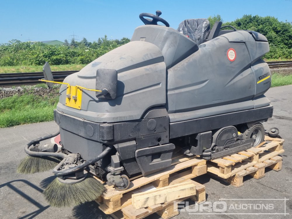 Kärcher R100 Ride on Swerper - كناسة المناطق الصناعية: صورة 1 Kärcher R100 Ride on Swerper - كناسة المناطق الصناعية: صورة 1