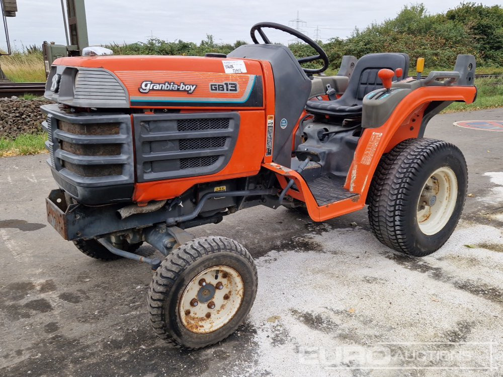 Kubota GB13 - جرار صغير: صورة 1 Kubota GB13 - جرار صغير: صورة 1