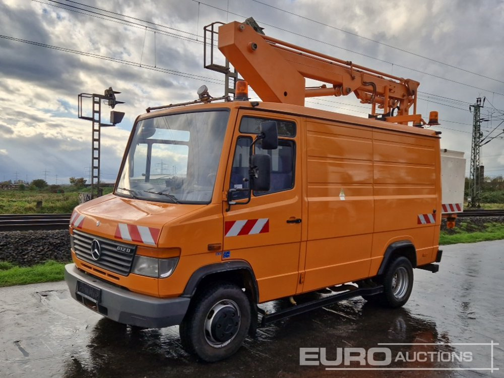 Mercedes 612D - منصة محمولة مثبتة على الشاحنة: صورة 1 Mercedes 612D - منصة محمولة مثبتة على الشاحنة: صورة 1