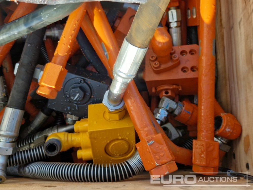 Pallet of Assorted B-Hammer Pipes to suit Hitachi Excavavtor - قطع الغيار - حفّار: صورة 4 Pallet of Assorted B-Hammer Pipes to suit Hitachi Excavavtor - قطع الغيار - حفّار: صورة 4