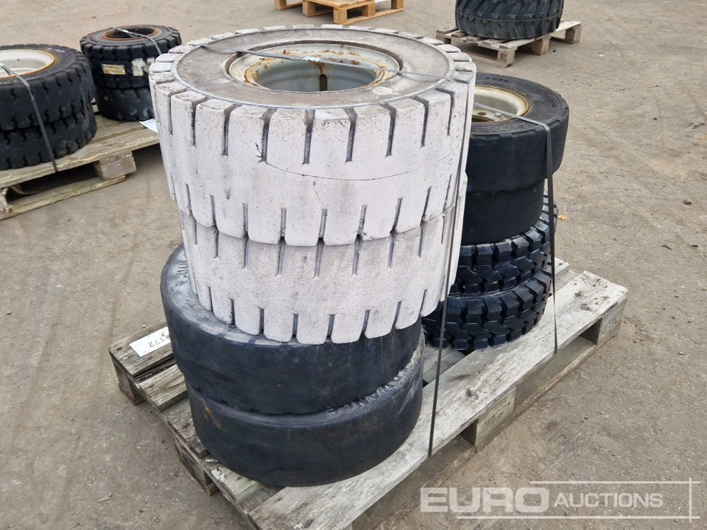 Various Tyres (8 of) - إطارات: صورة 1 Various Tyres (8 of) - إطارات: صورة 1