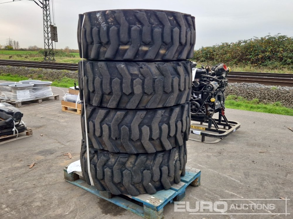 Wide Wall 345/45-28 Tyres on Rims (4 of) - إطارات: صورة 1 Wide Wall 345/45-28 Tyres on Rims (4 of) - إطارات: صورة 1