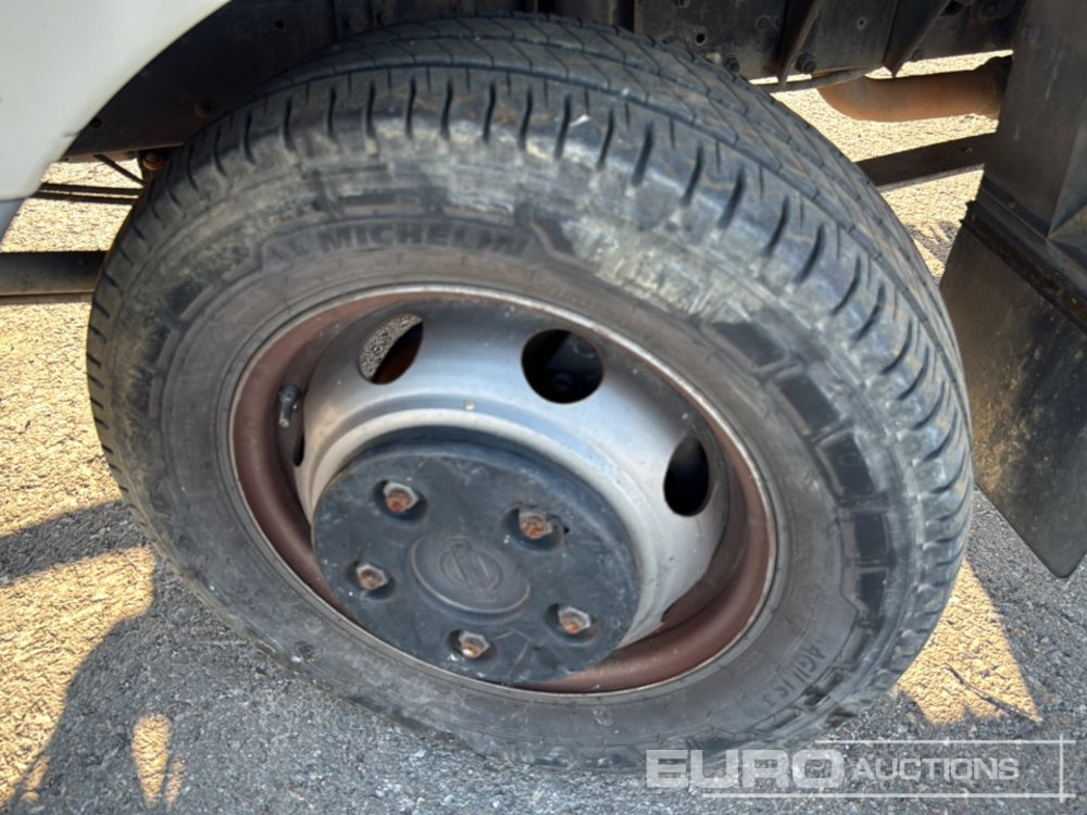 شاحنات مسطحة 1999 Nissan Cabstar: صورة 9 شاحنات مسطحة 1999 Nissan Cabstar: صورة 9