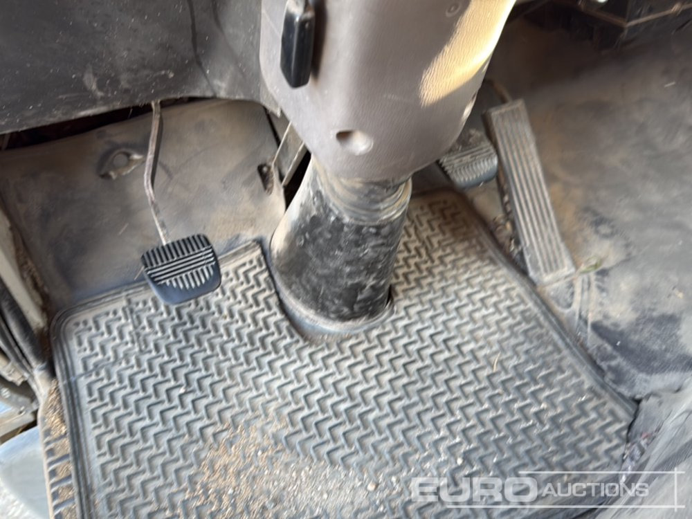 شاحنات مسطحة 1999 Nissan Cabstar: صورة 17 شاحنات مسطحة 1999 Nissan Cabstar: صورة 17