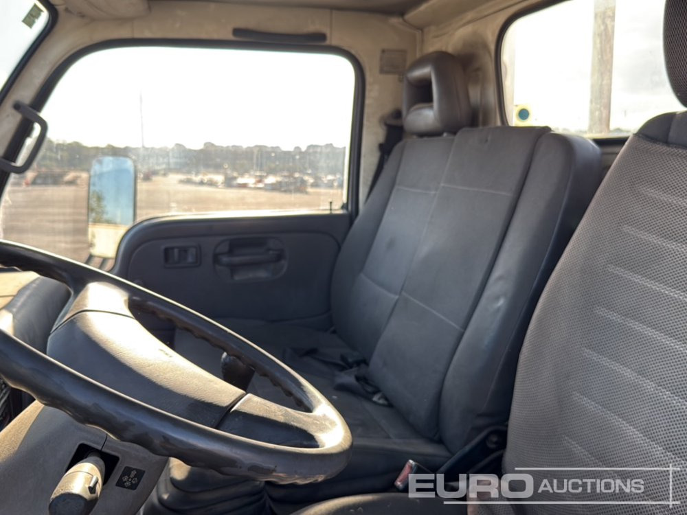 شاحنات مسطحة 1999 Nissan Cabstar: صورة 18 شاحنات مسطحة 1999 Nissan Cabstar: صورة 18