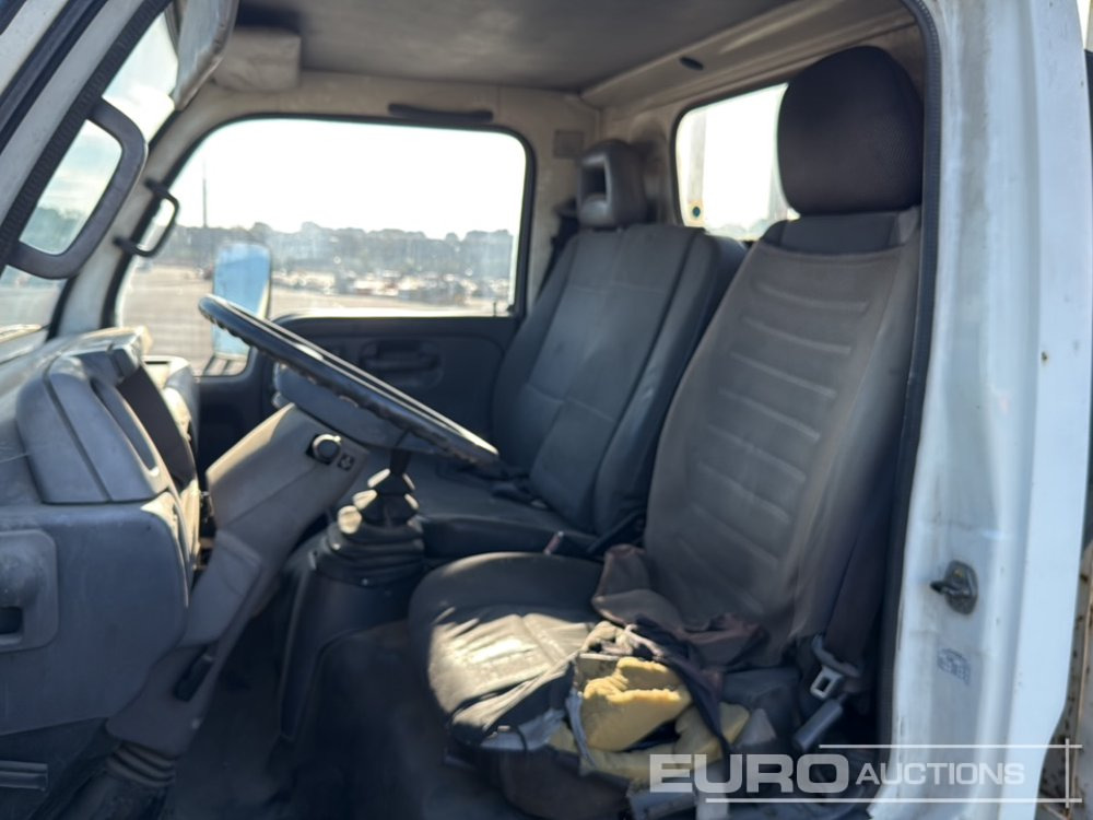 شاحنات مسطحة 1999 Nissan Cabstar: صورة 19 شاحنات مسطحة 1999 Nissan Cabstar: صورة 19