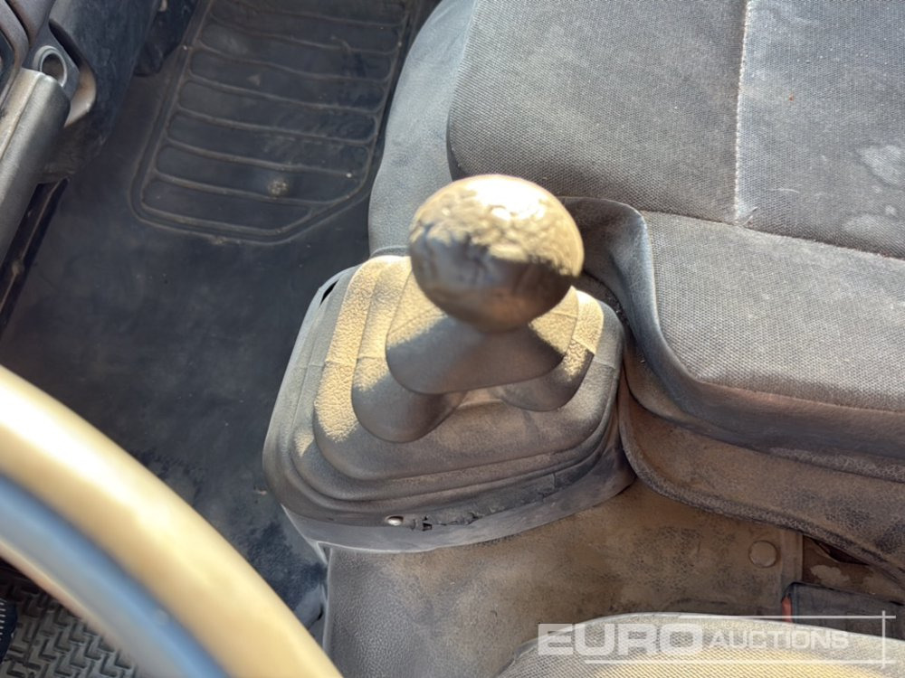 شاحنات مسطحة 1999 Nissan Cabstar: صورة 22 شاحنات مسطحة 1999 Nissan Cabstar: صورة 22