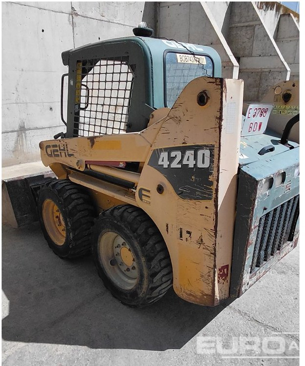 2006 Gehl SL4240-3 - شيول صغير: صورة 2 2006 Gehl SL4240-3 - شيول صغير: صورة 2