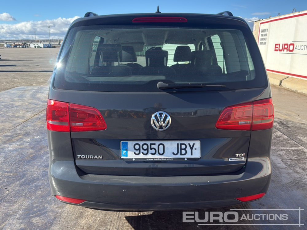 2015 Volkswagen Touran - سيارة: صورة 4 2015 Volkswagen Touran - سيارة: صورة 4