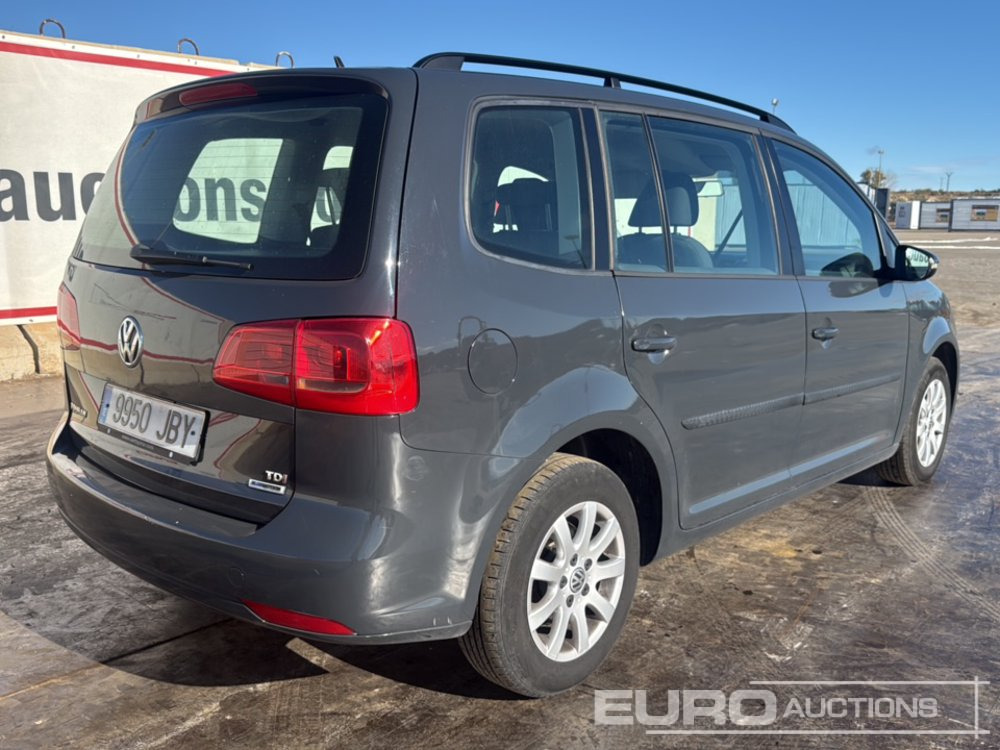 2015 Volkswagen Touran - سيارة: صورة 5 2015 Volkswagen Touran - سيارة: صورة 5