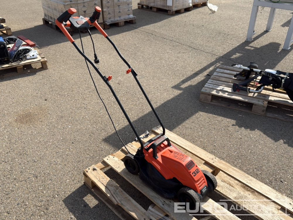 Black & Decker Lawn Mower - جزازة عشب الحدائق: صورة 1 Black & Decker Lawn Mower - جزازة عشب الحدائق: صورة 1