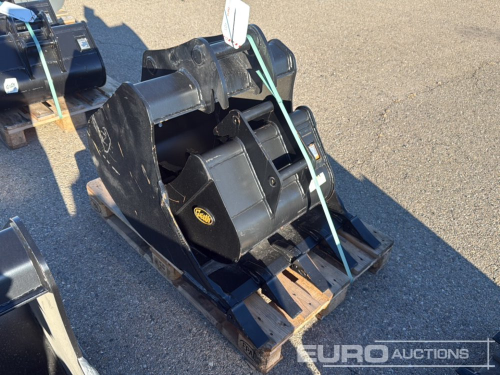 Bucket LGT000BA4075QSV to Suit 6-10 Ton Excavator (S/N 1181858), Bucket H04-0600 to Suit QR40 (S/N 1084900) - بكت: صورة 1 Bucket LGT000BA4075QSV to Suit 6-10 Ton Excavator (S/N 1181858), Bucket H04-0600 to Suit QR40 (S/N 1084900) - بكت: صورة 1