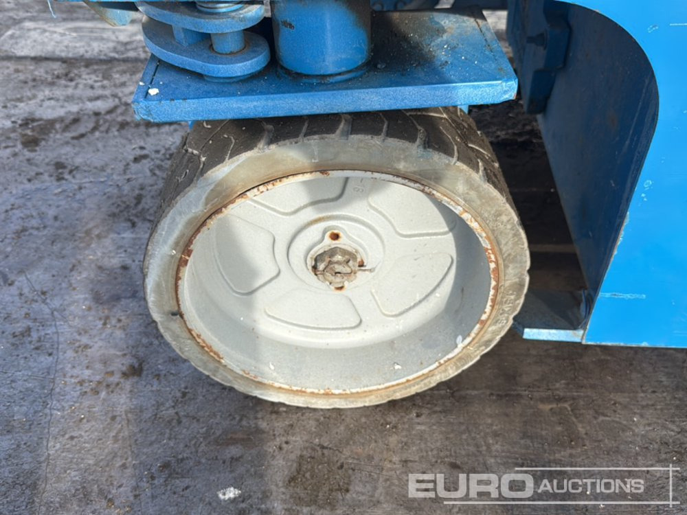 منصة جومحمولةية Genie GS-3246: صورة 11 منصة جومحمولةية Genie GS-3246: صورة 11