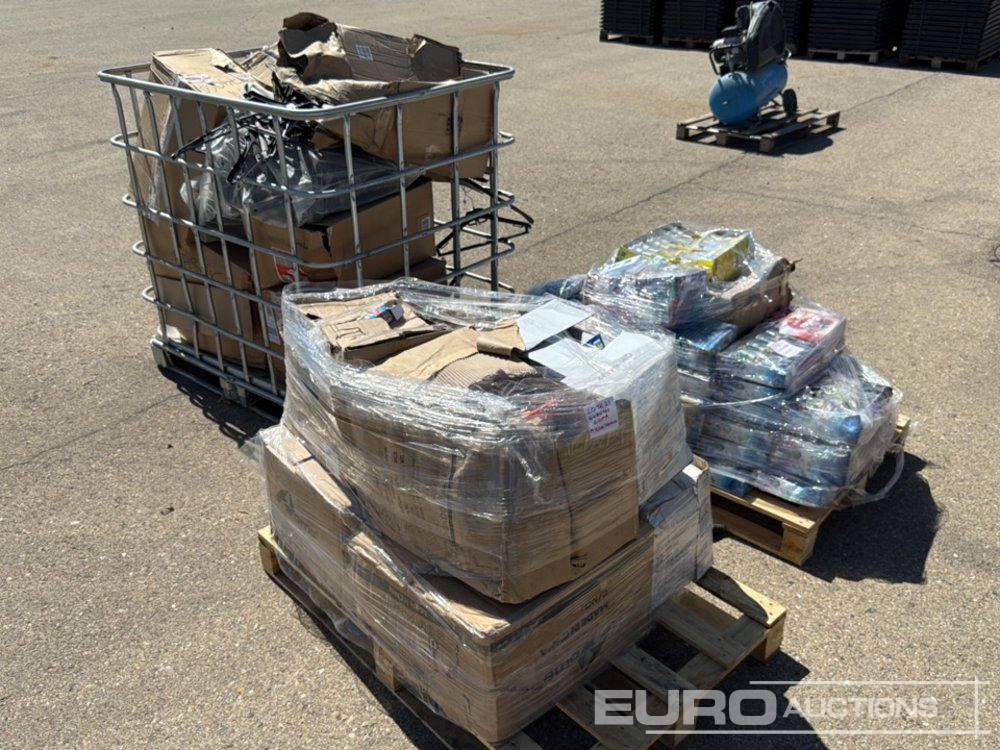 Pallet of Air Fresheners, Plastic Hangers - أدوات ومعدات: صورة 3 Pallet of Air Fresheners, Plastic Hangers - أدوات ومعدات: صورة 3