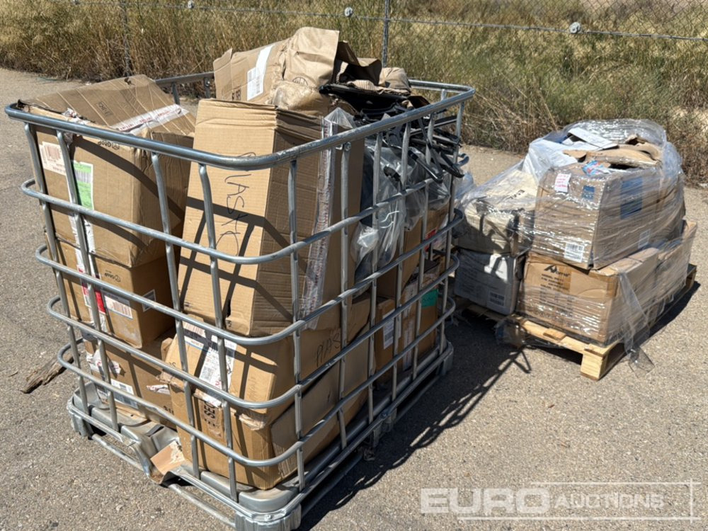 Pallet of Air Fresheners, Plastic Hangers - أدوات ومعدات: صورة 2 Pallet of Air Fresheners, Plastic Hangers - أدوات ومعدات: صورة 2