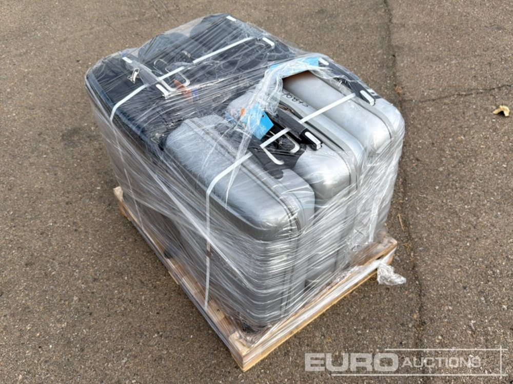 Pallet of Suitcase (6 of) - معدات الانشاءات: صورة 1 Pallet of Suitcase (6 of) - معدات الانشاءات: صورة 1