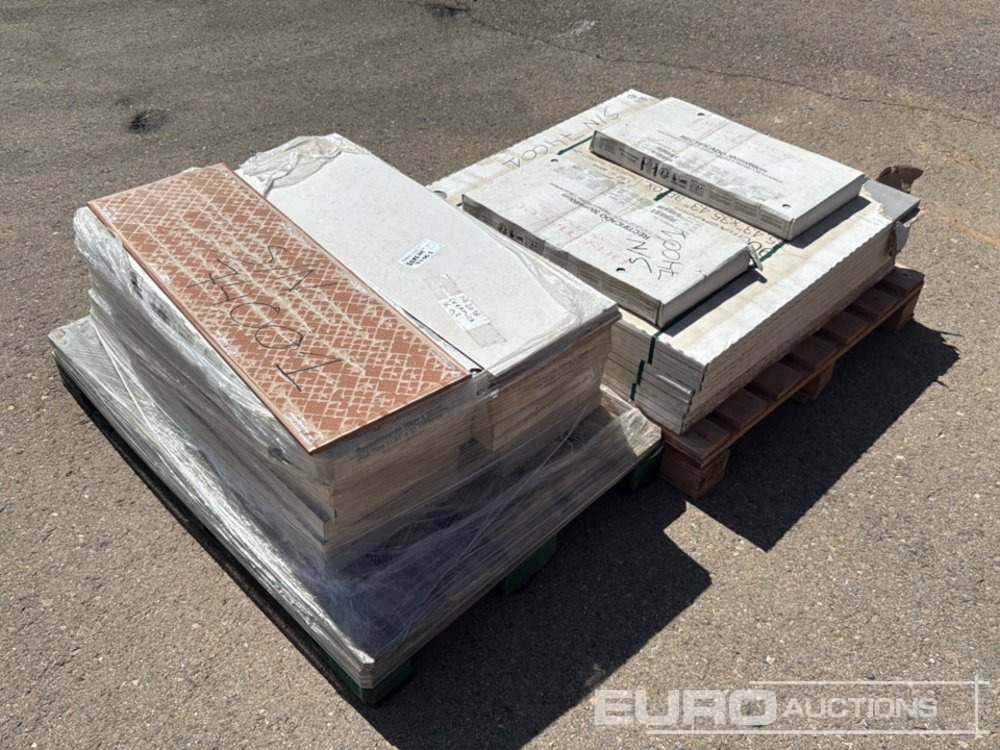Pallet of Tiles (2 of) - أدوات ومعدات: صورة 1 Pallet of Tiles (2 of) - أدوات ومعدات: صورة 1