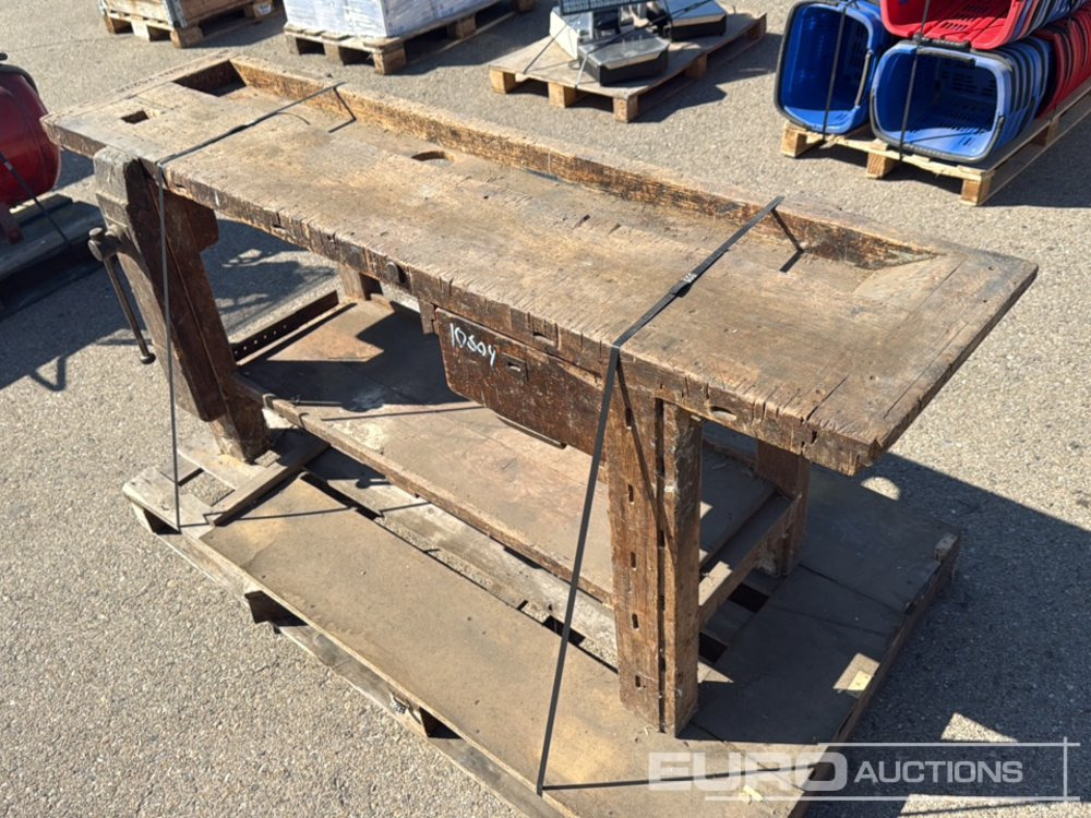 Wooden Workbech - معدات الانشاءات: صورة 4 Wooden Workbech - معدات الانشاءات: صورة 4
