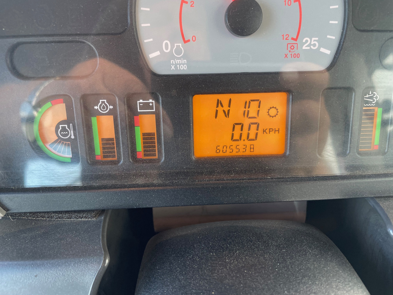 Challenger MT 875 E - جرار: صورة 2 Challenger MT 875 E - جرار: صورة 2