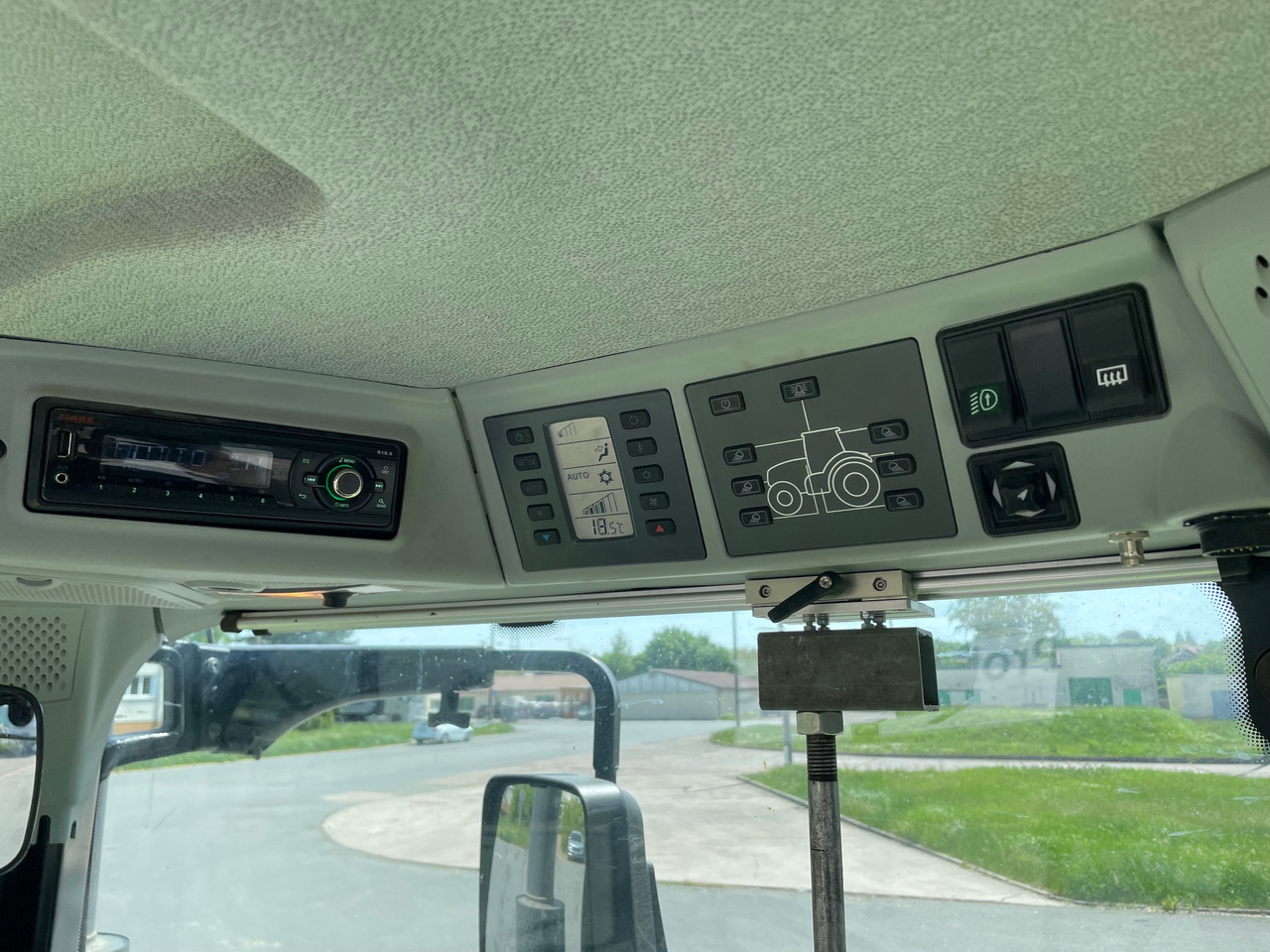 Claas Arion 660 C-matic - جرار: صورة 2 Claas Arion 660 C-matic - جرار: صورة 2