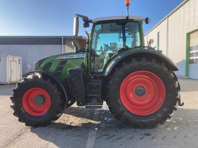 Fendt 718 Vario S4 Profi Plus - جرار: صورة 1 Fendt 718 Vario S4 Profi Plus - جرار: صورة 1