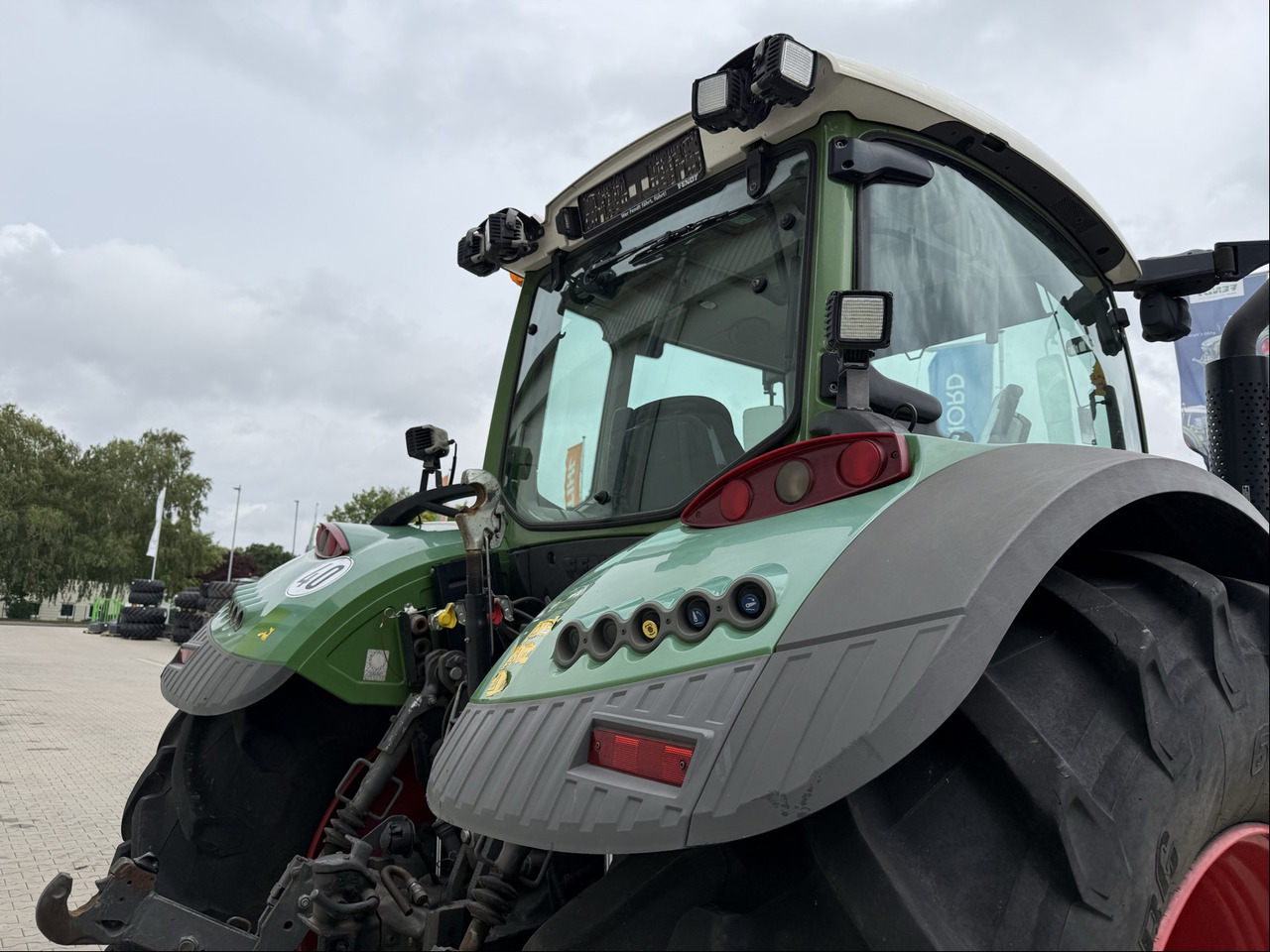 Fendt 724 Vario S4 Profi - جرار: صورة 2 Fendt 724 Vario S4 Profi - جرار: صورة 2