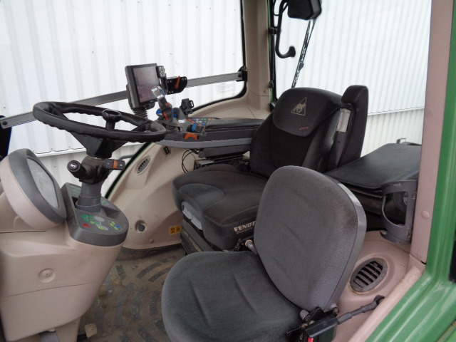 جرار Fendt 824 Vario S4 ProfiPlus: صورة 6