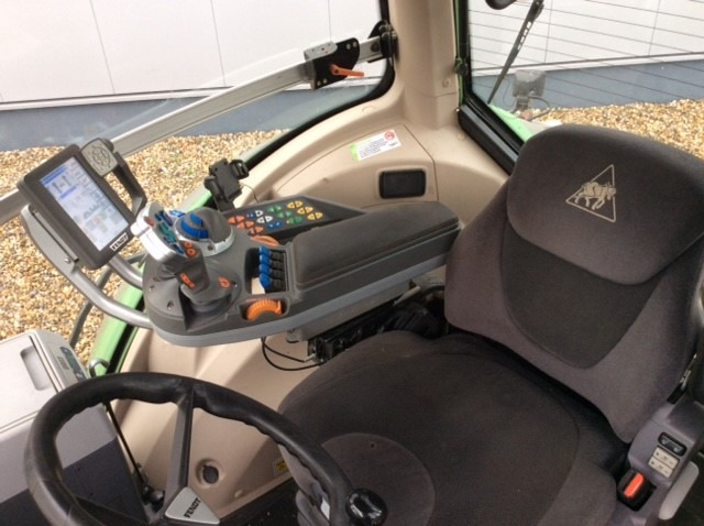 Fendt 824 Vario S4 Profi - جرار: صورة 3 Fendt 824 Vario S4 Profi - جرار: صورة 3