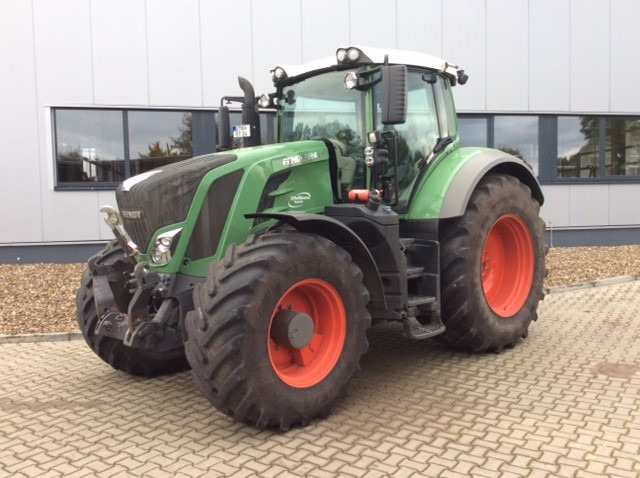 Fendt 824 Vario S4 Profi - جرار: صورة 1 Fendt 824 Vario S4 Profi - جرار: صورة 1